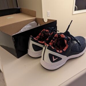 Women’s size 8 Callaway golf shoes